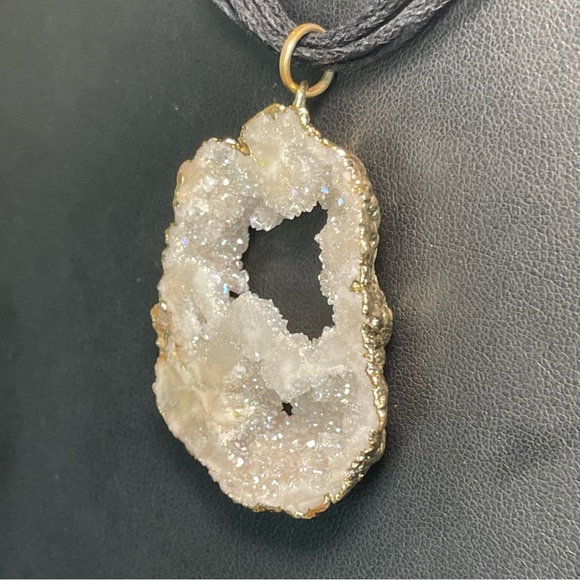 Quartz Geode Stone Pendant Necklace Gold Tone Black Corded Necklace - Picture 8 of 13